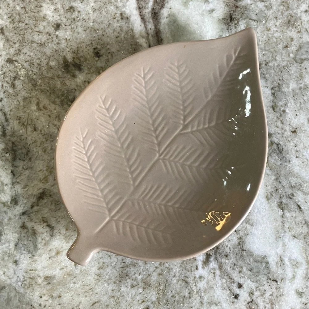 Crate & Barrel Autunno Appetizer Plates--Leaf Shaped Set of 4